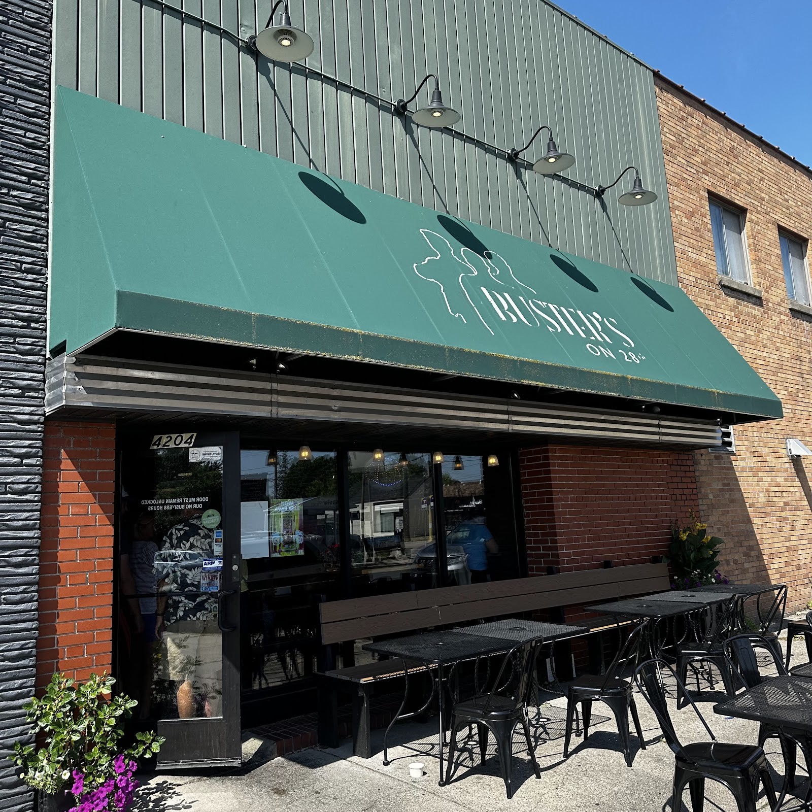 Buster's On 28th: the place