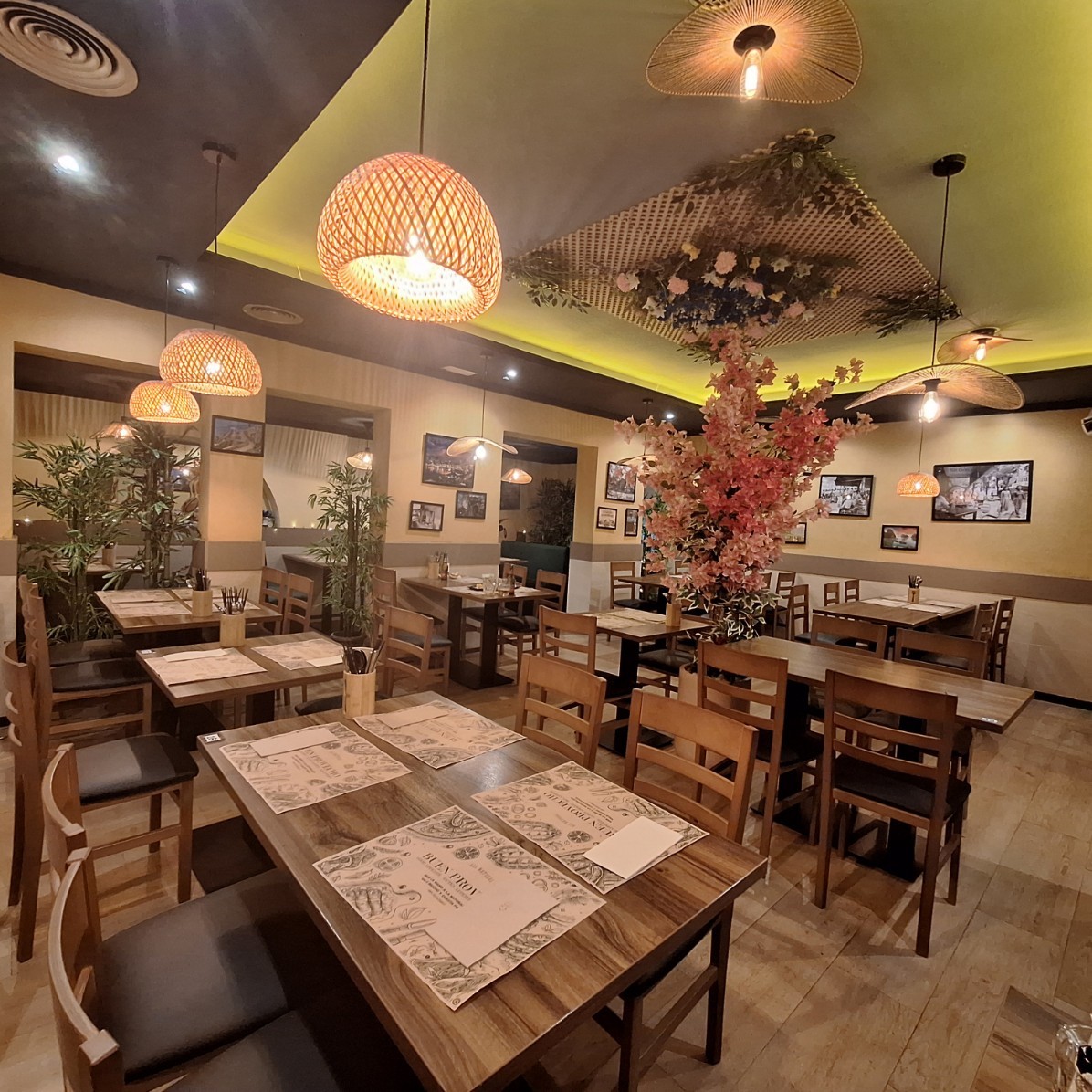 PHO VIETNAM (Muntaner) - Authentic Restaurant: the place