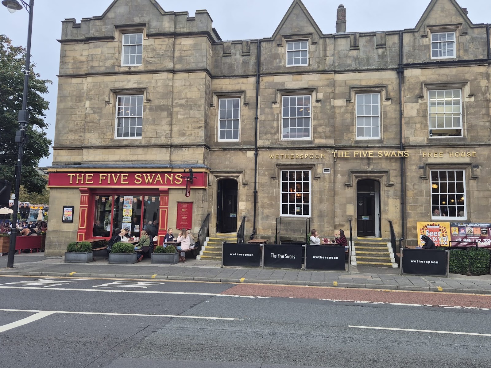 The Five Swans: the place
