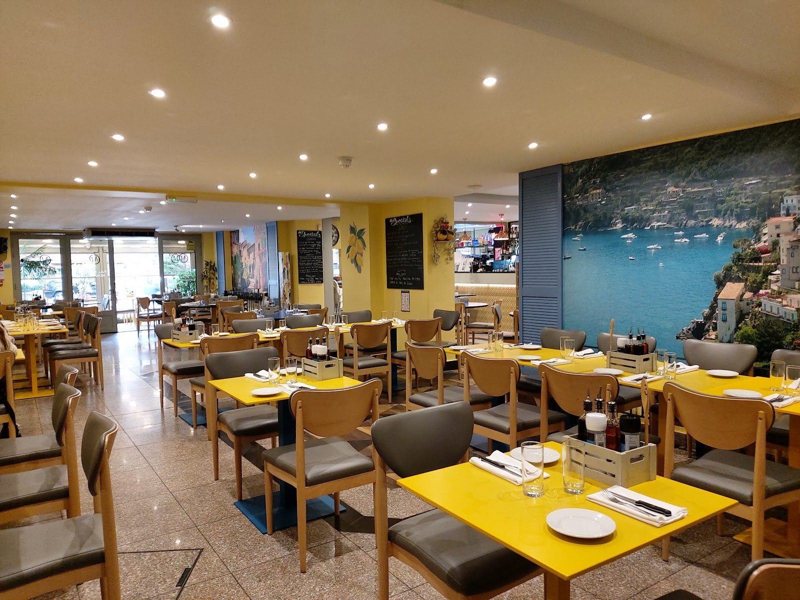 Minori Pizzeria & Restaurant: the place