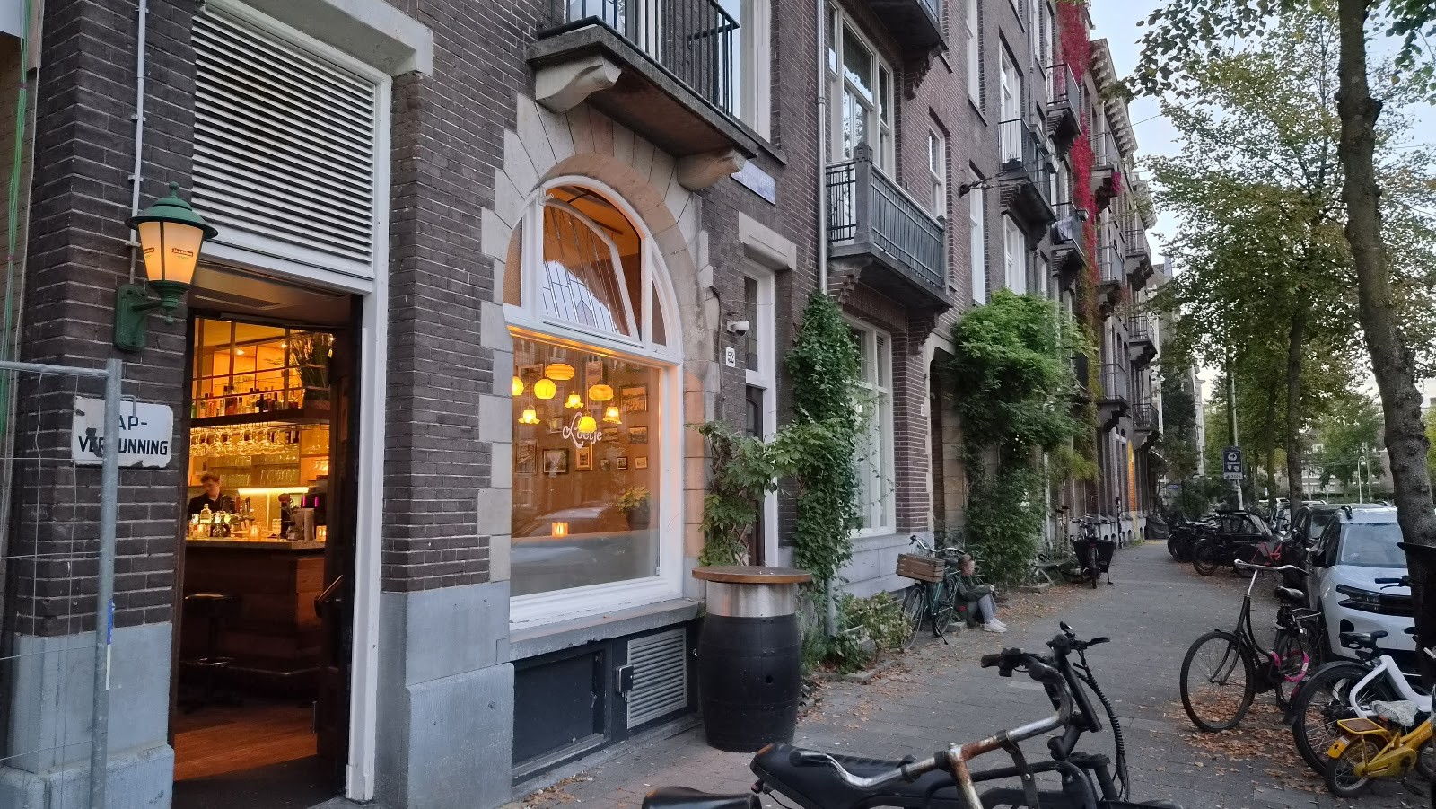 Café Loetje: the place