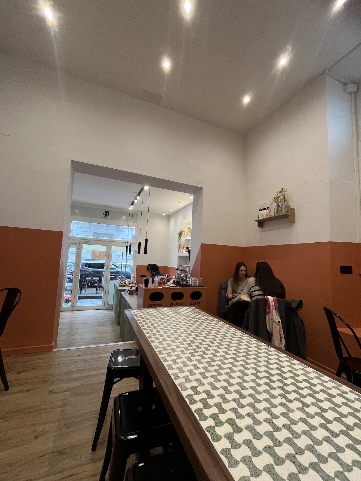 Fancy Bakery & Specialty coffee: the place
