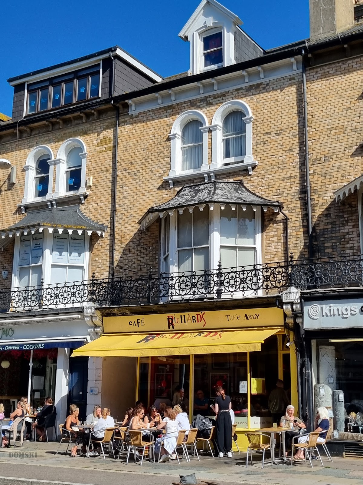 Richard's Cafe: the place