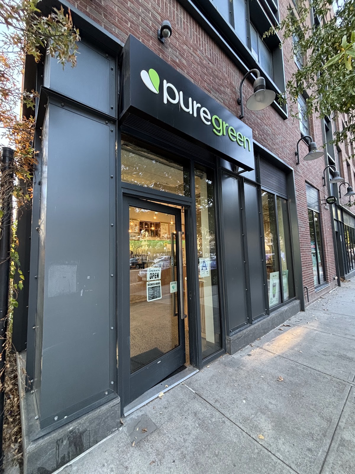 Pure Green - Juice Bar Greenpoint: the place