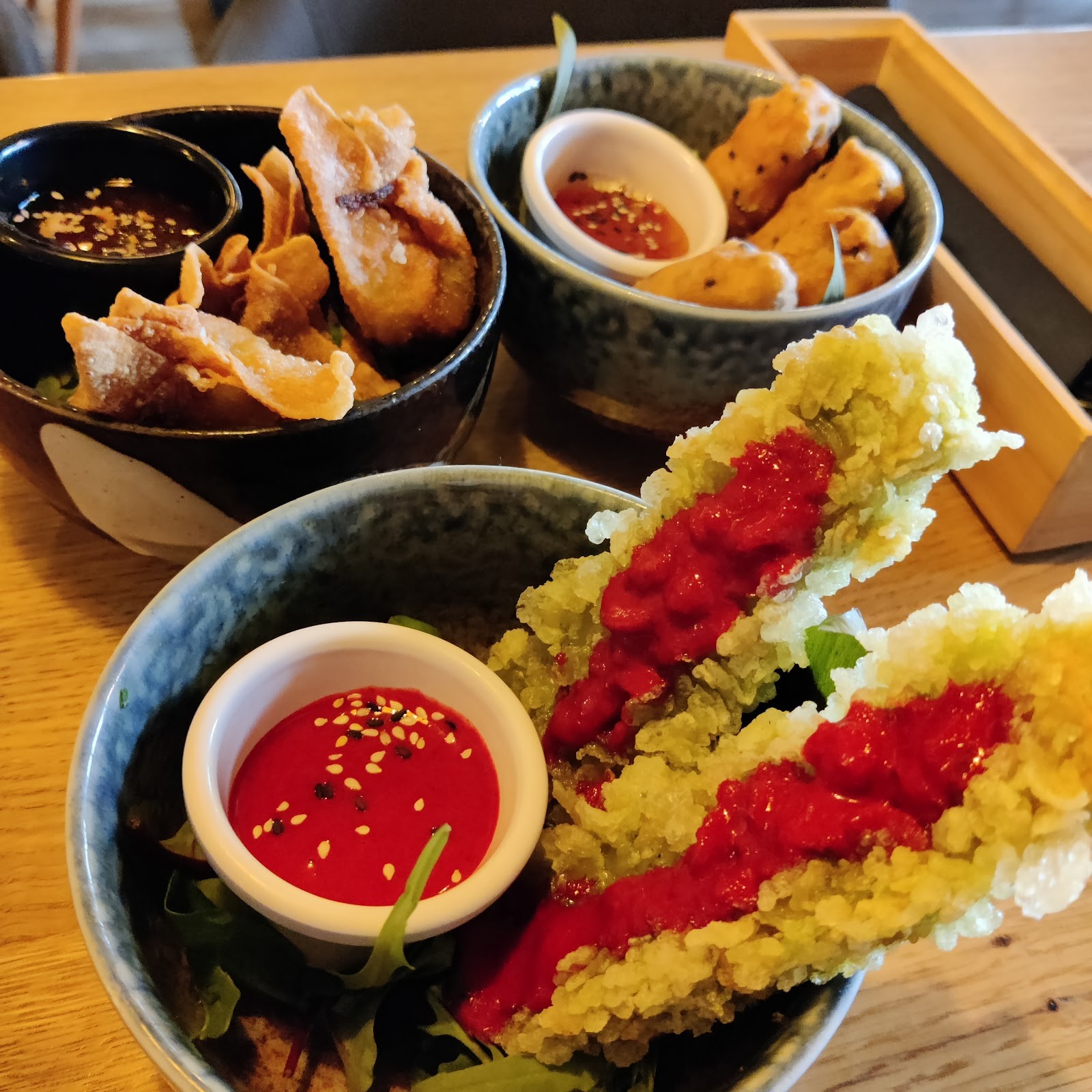 TA Vegan House Altona: food & drinks