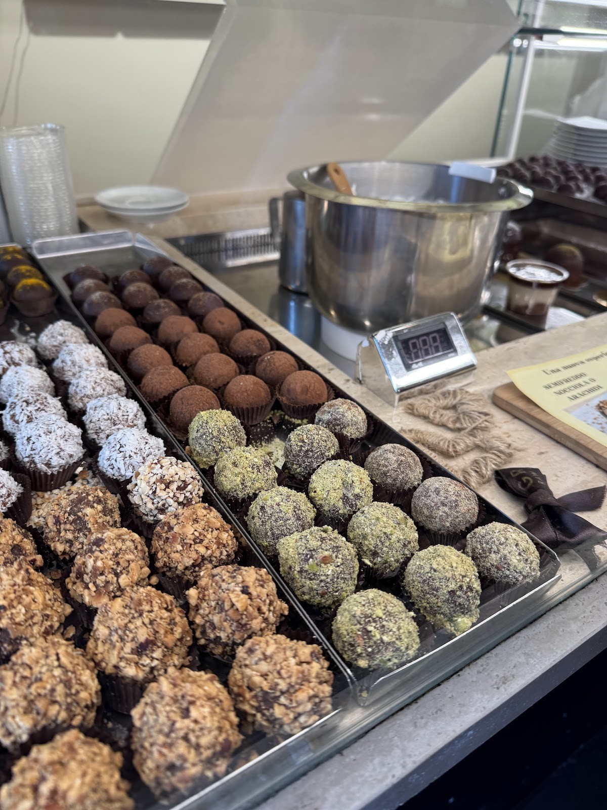 Grezzo Raw Chocolate - Piazza Euclide: food & drinks