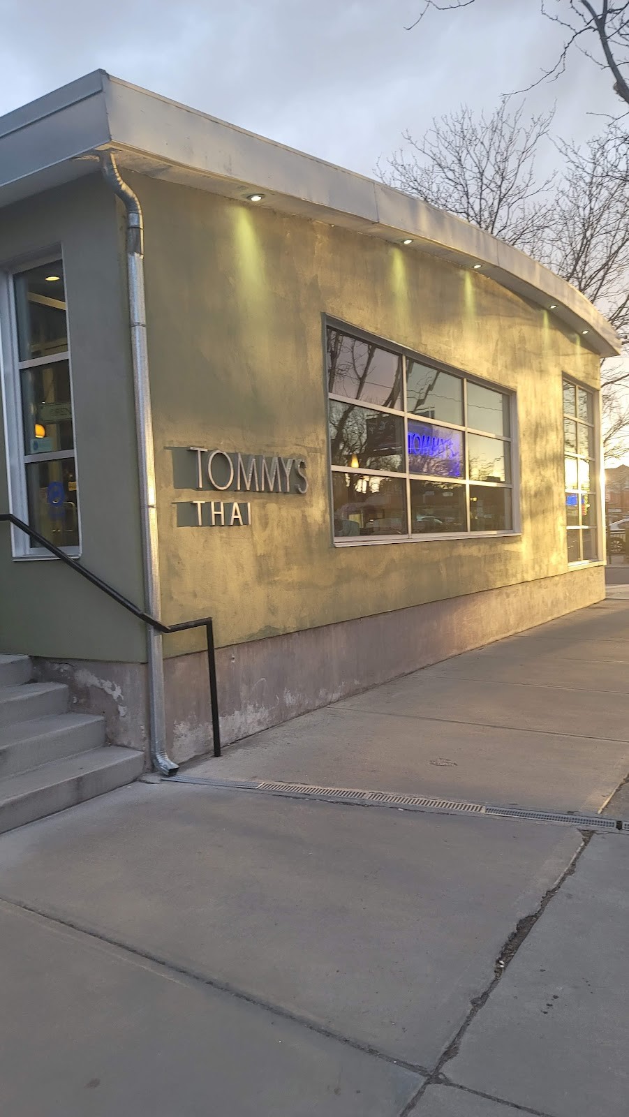 Tommy's Thai: the place