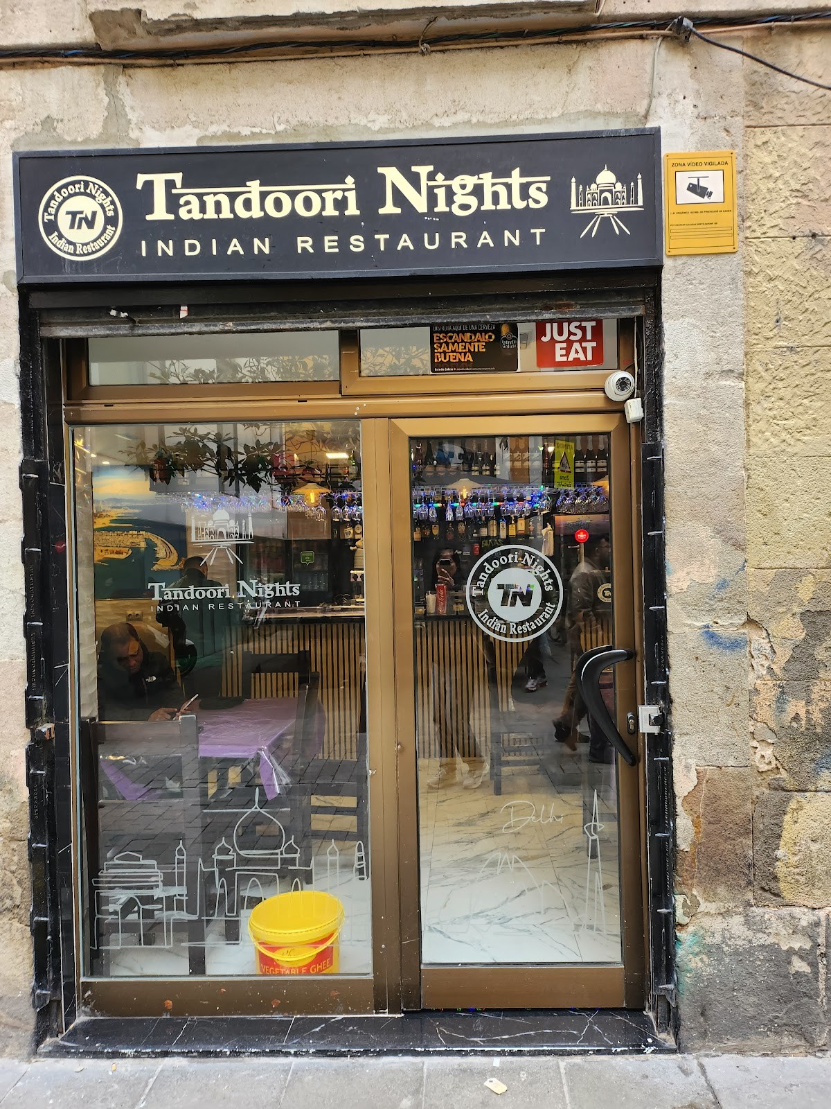Tandoori Nights: the place