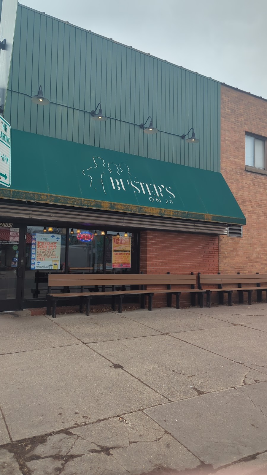 Buster's On 28th: the place