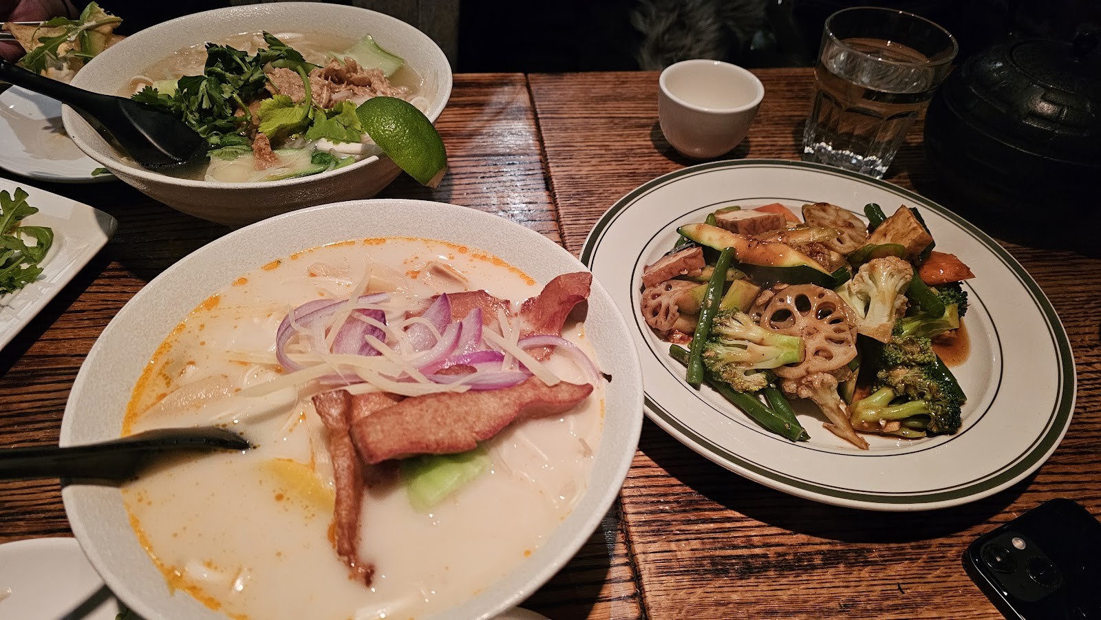 Luanne's Wild Ginger: food & drinks