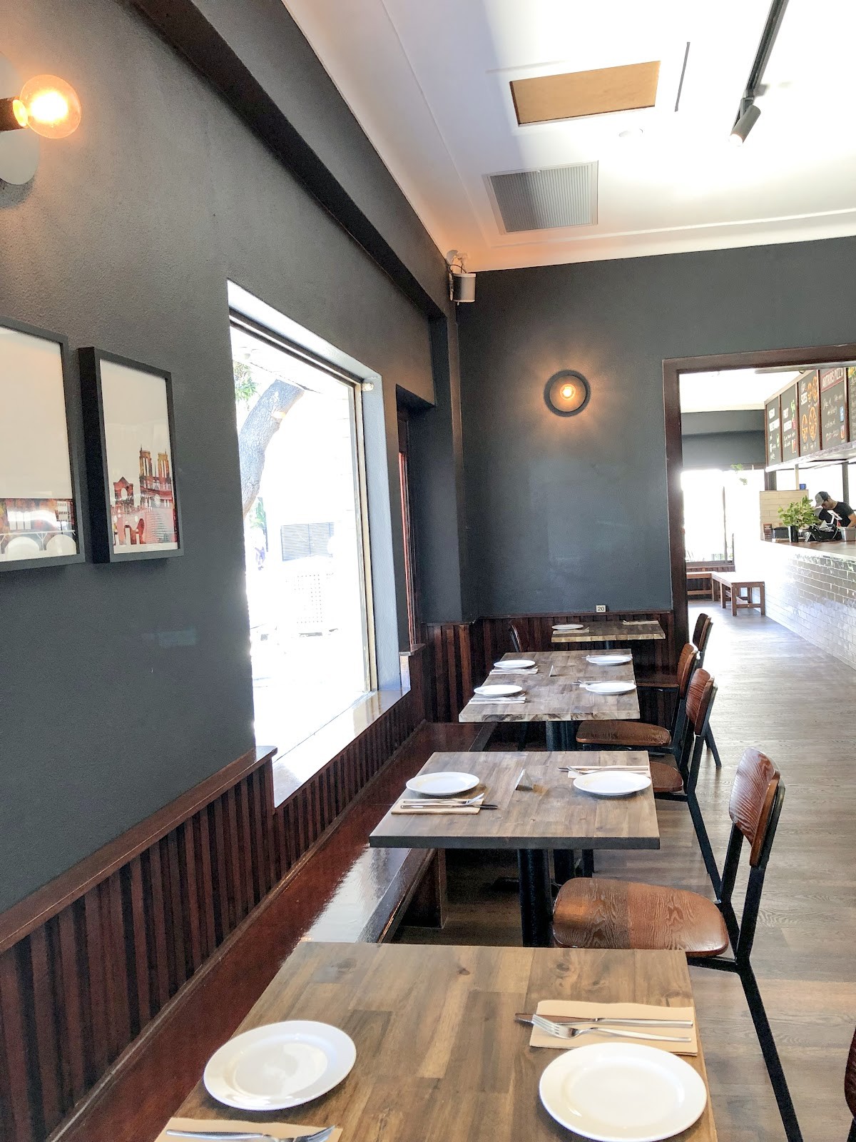 Arthur's Pizza Bexley: the place
