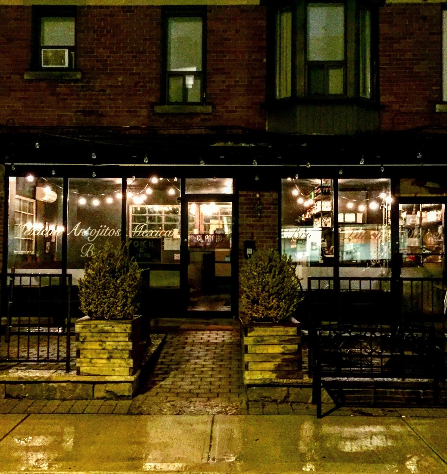 El Pocho Antojitos Bar: the place