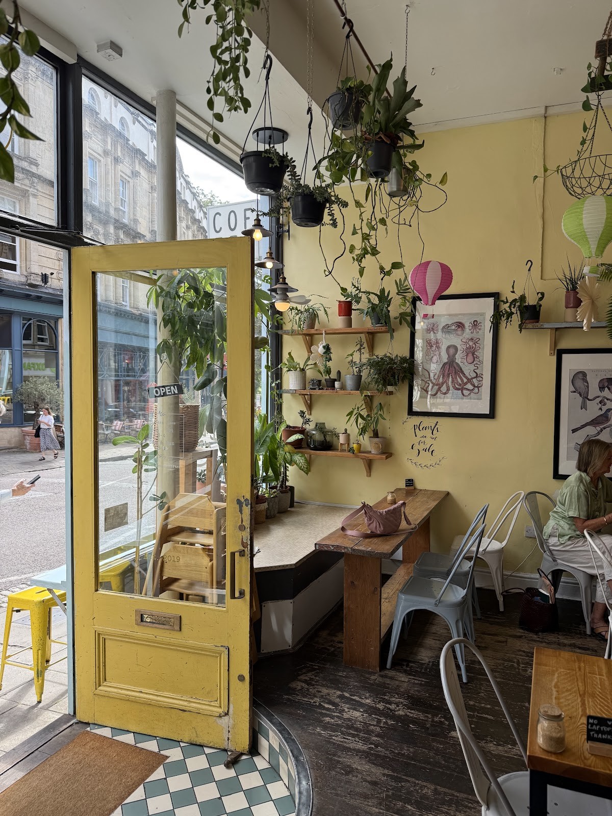 Foliage Cafe: the place