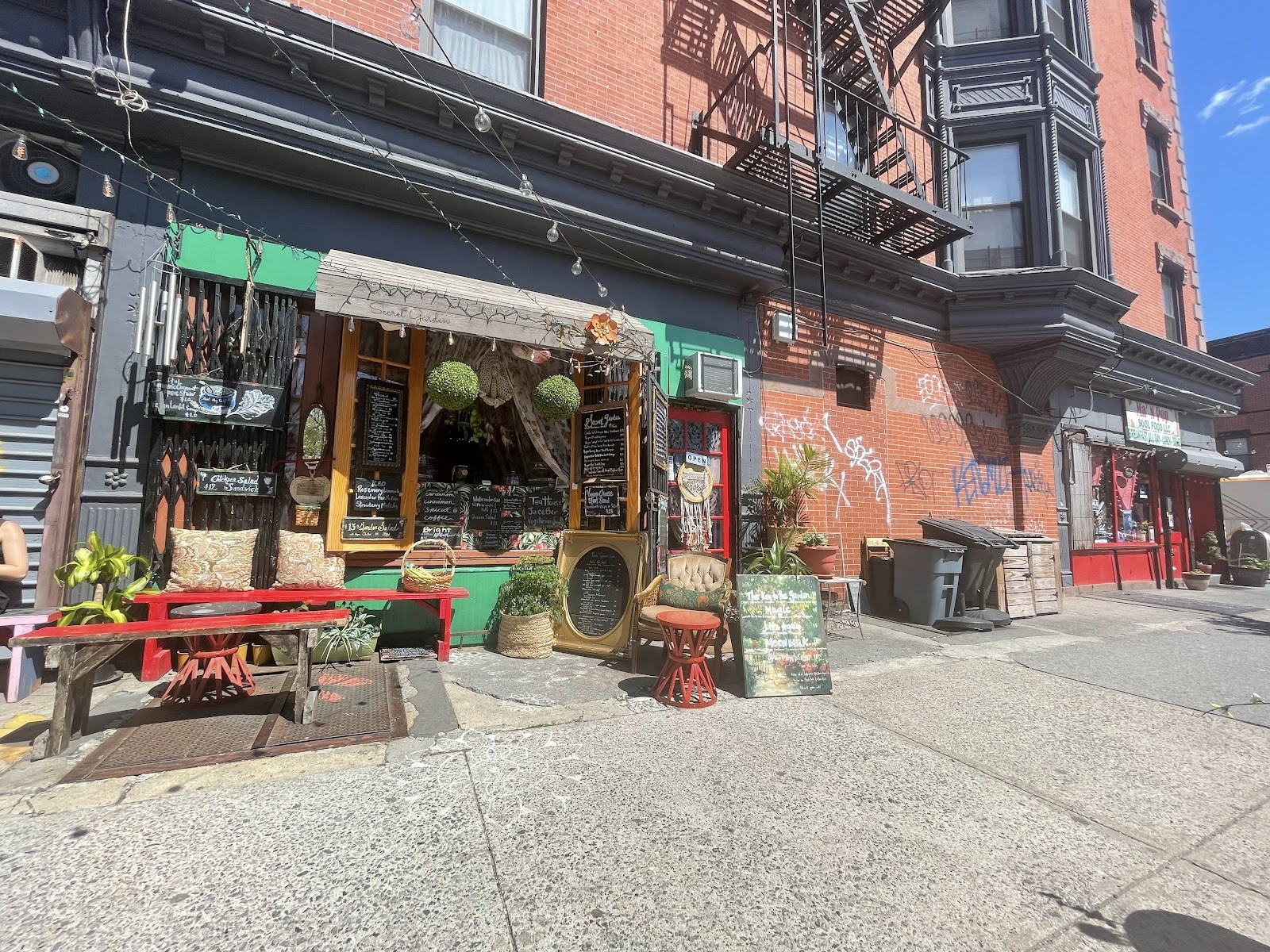 Secret Garden Oasis Juice Bar & Tea House: the place