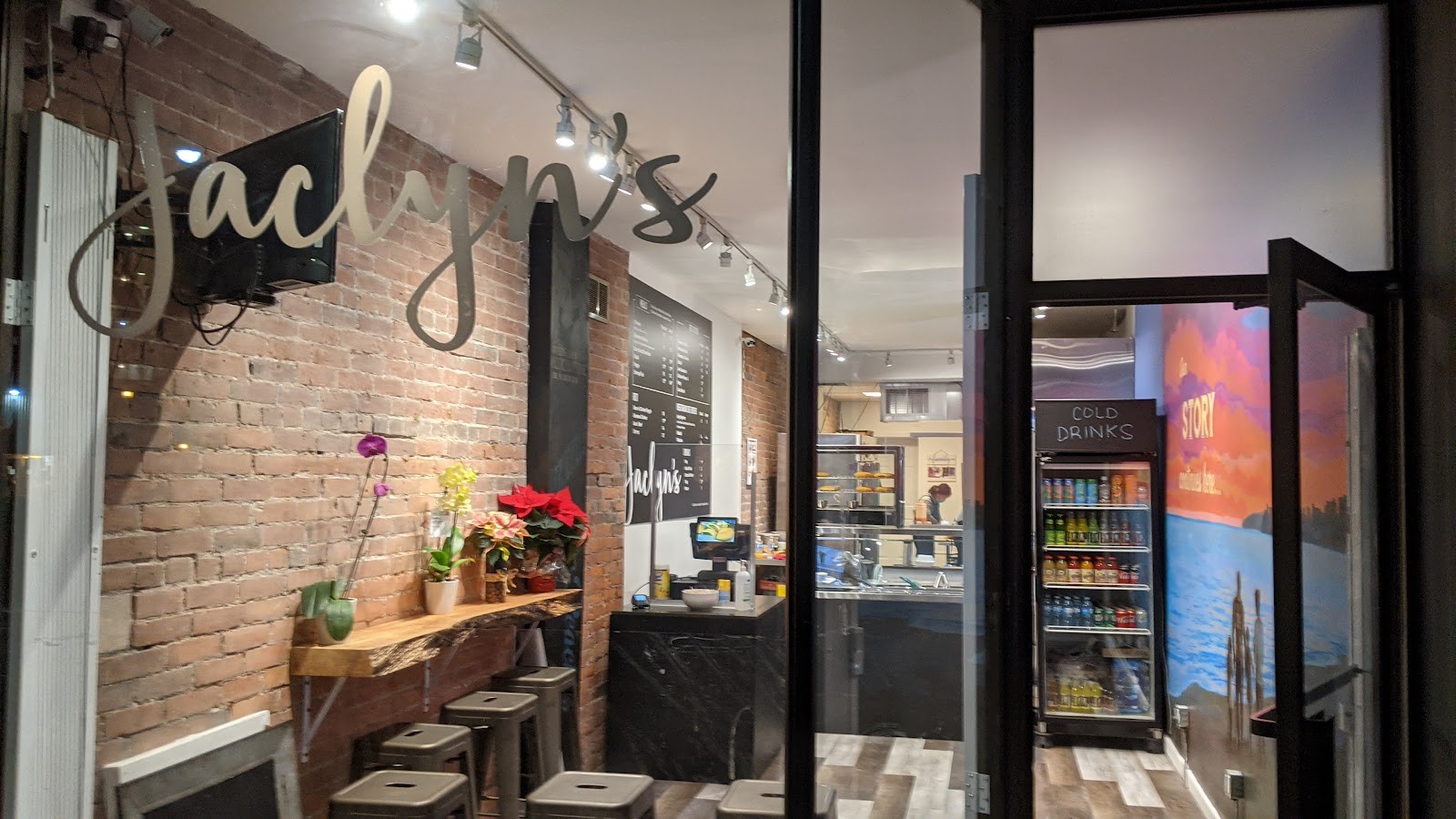 Jaclyn's | Caribbean Fusion Restaurant: the place