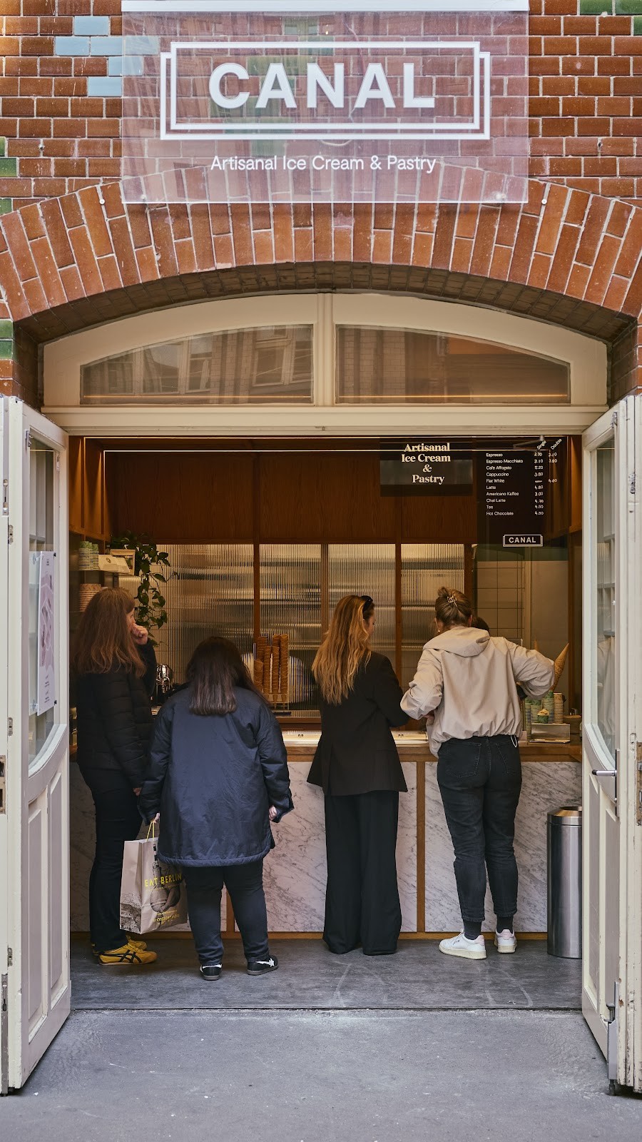 CANAL Artisanal Ice cream & pastry: the place