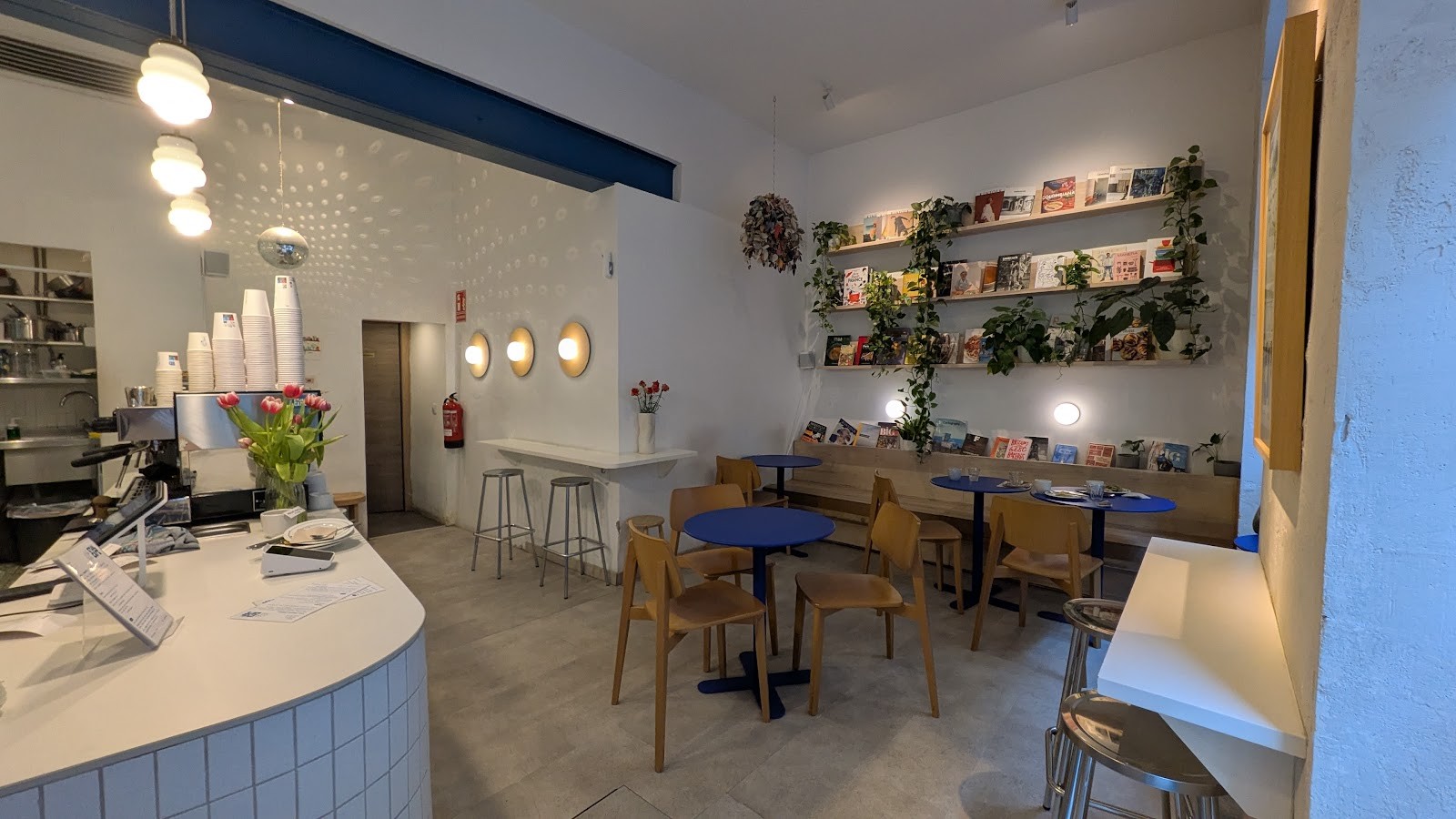 Etual Café: the place