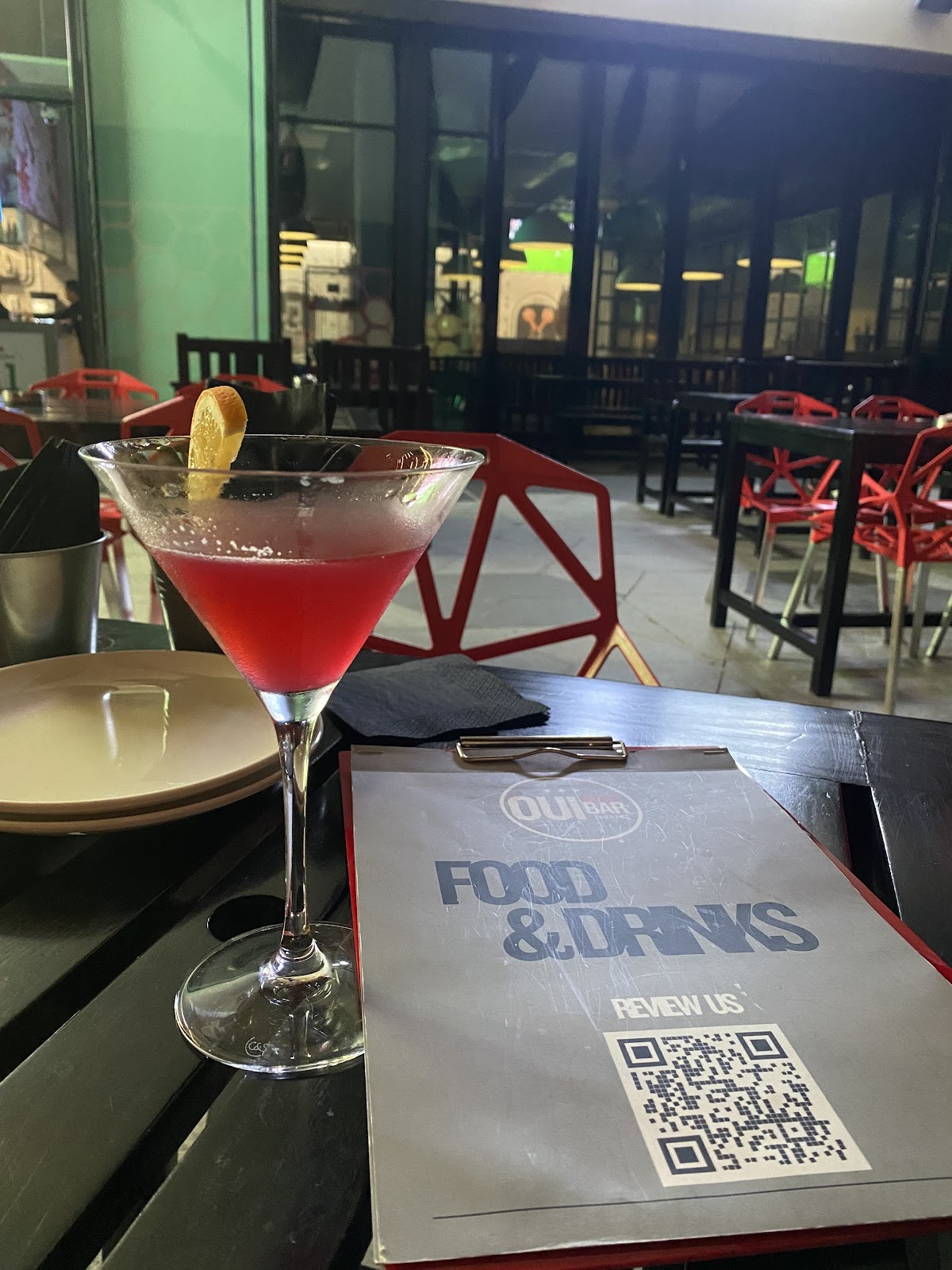 Oui Sports Bar + Terrace: the place