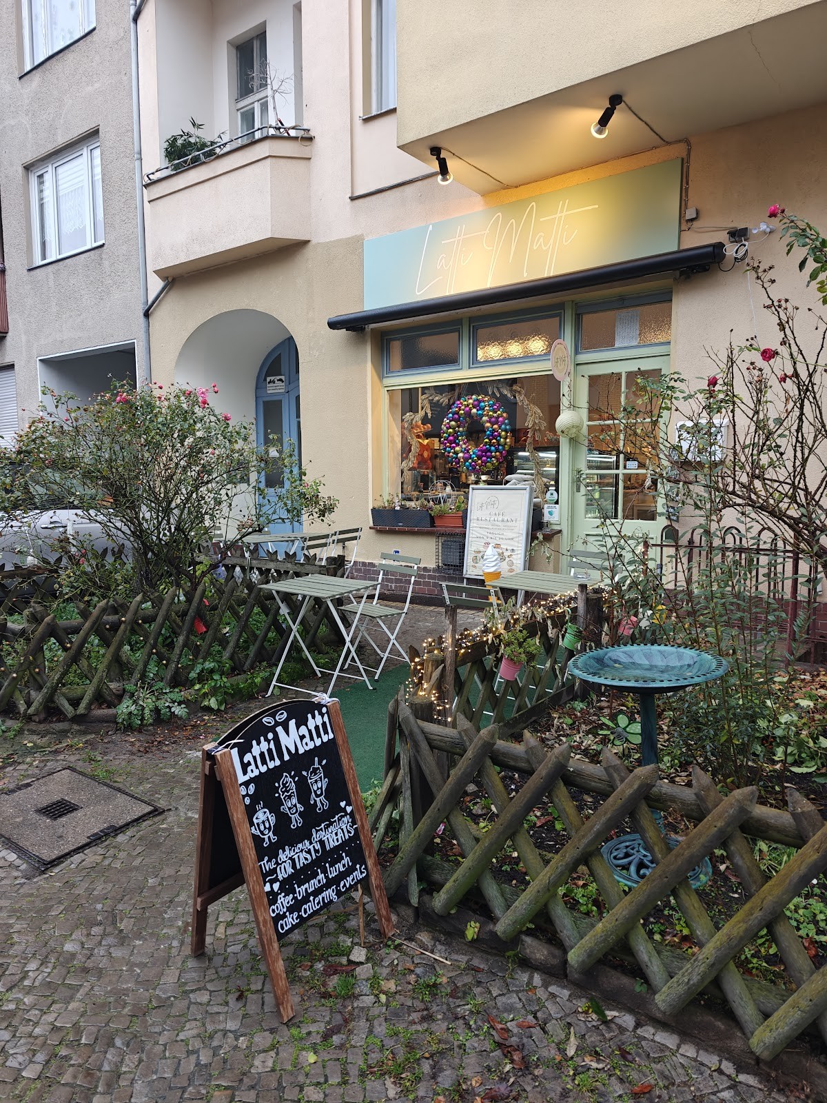 Latti Matti Café - Restaurant: the place