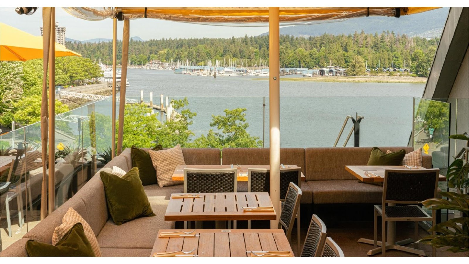 Cactus Club Cafe: the place