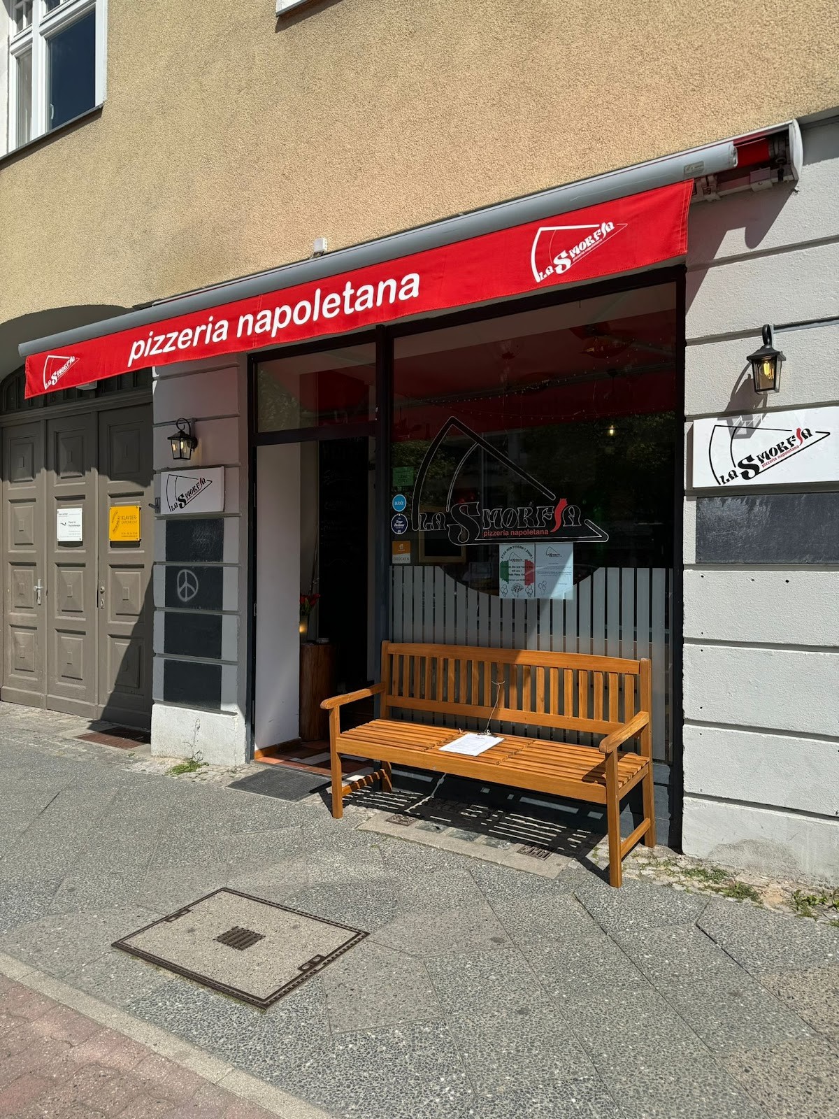 La Smorfia Pizzeria Napoletana: the place