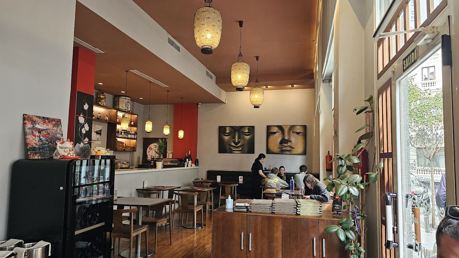 44 Sushi Bar(Sushi a la carta,no buffet libre): the place