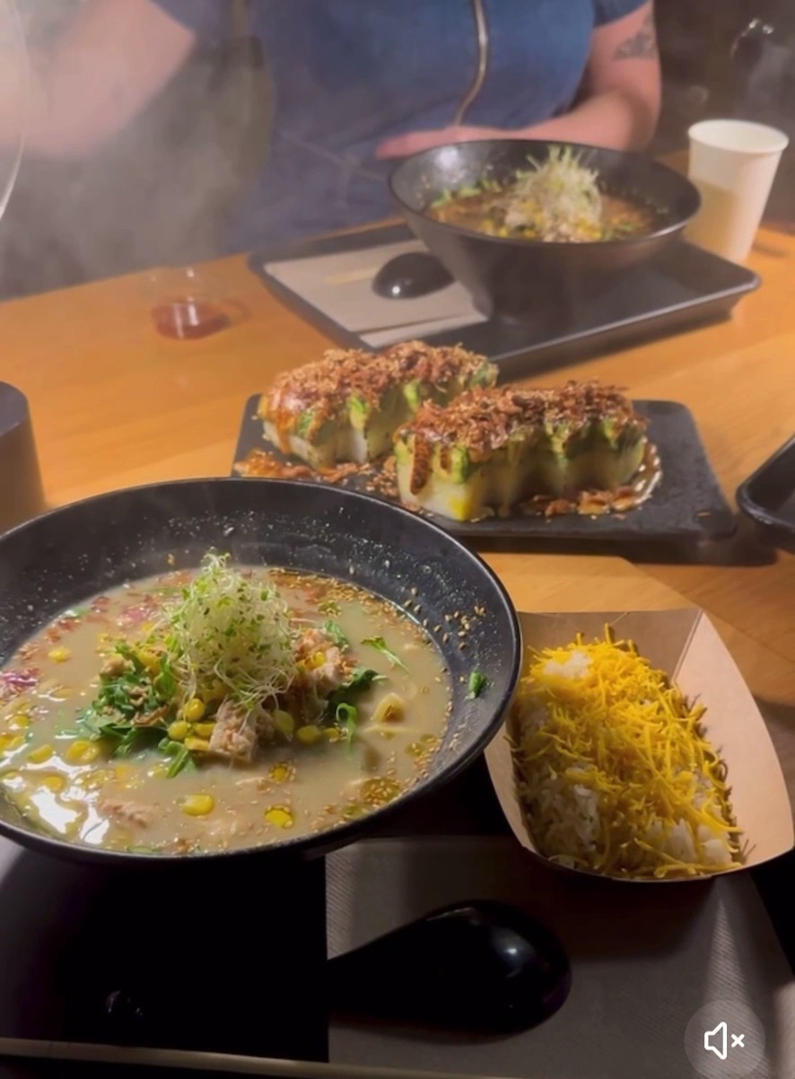 REDWHITE BONELESS RAMEN: food & drinks
