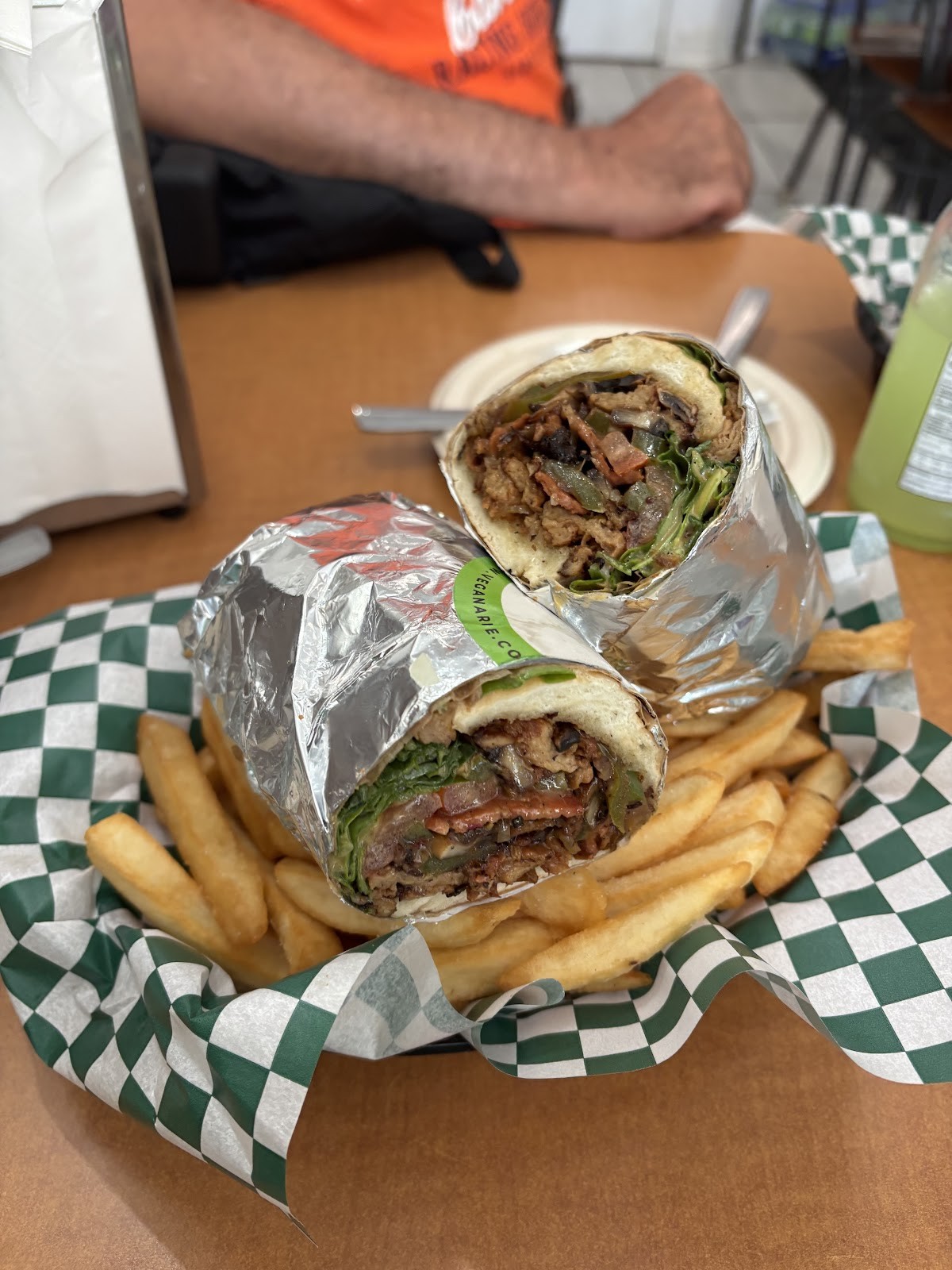 VEGANARIE - RESTO VÉGANE - VEGANERIE: food & drinks