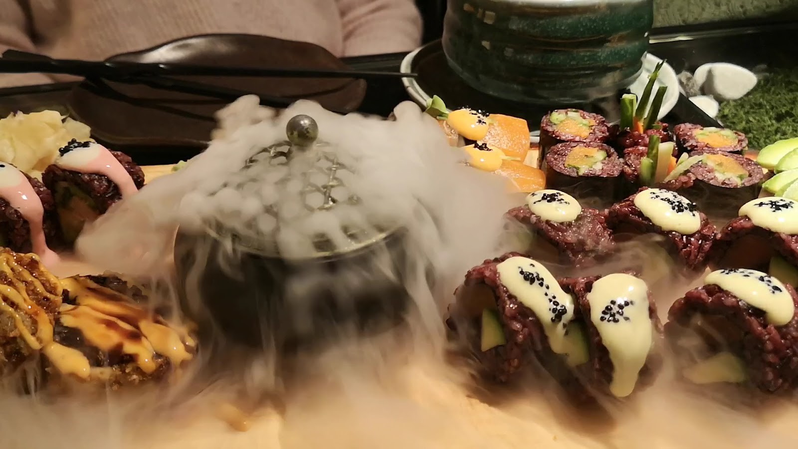 Emira Vegan Sushi Restaurant: food & drinks