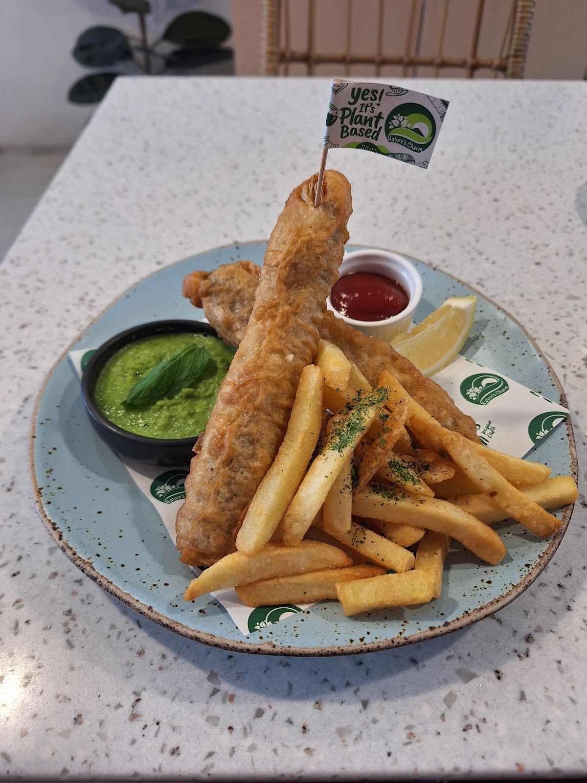 Nature’s Charm Cafe: food & drinks