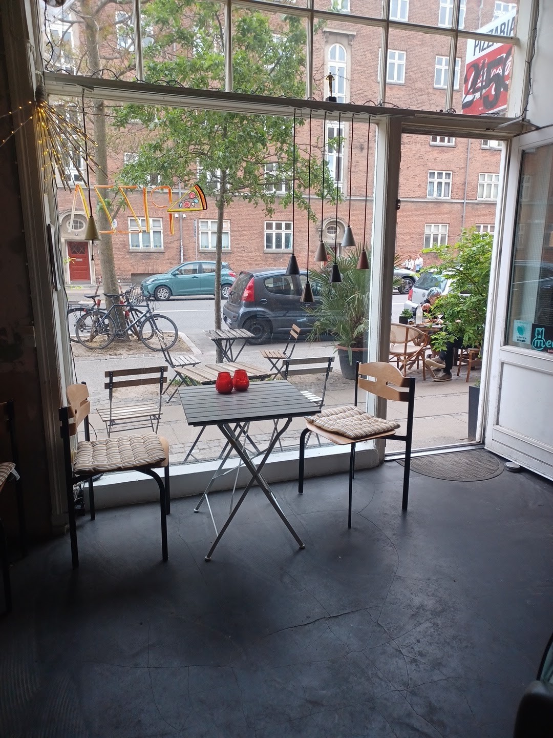 Bella Sydhavn Pizza & Madhus: the place