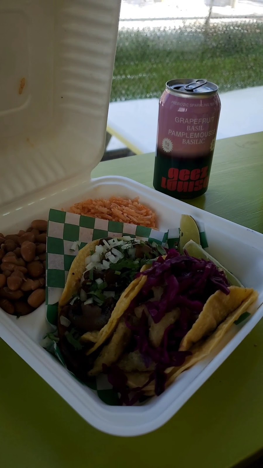 Taqueria Vegana: food & drinks
