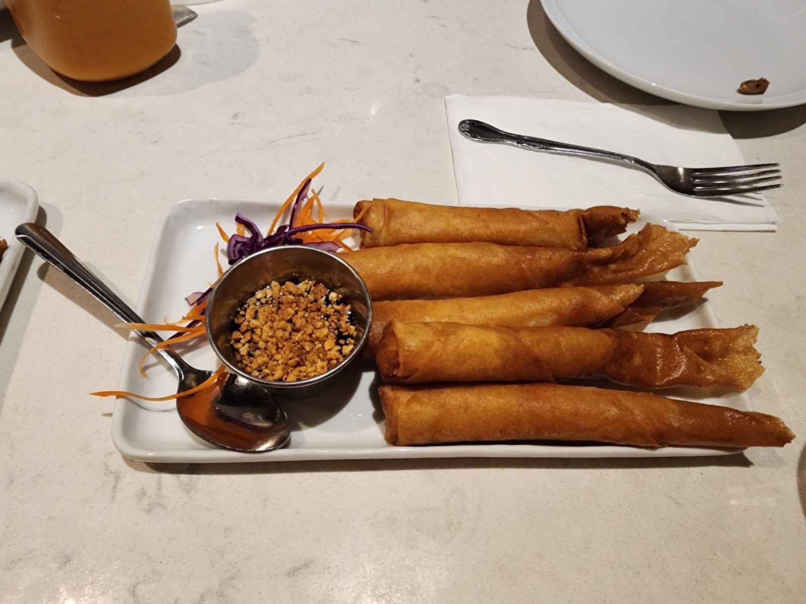 Araya's Place: food & drinks