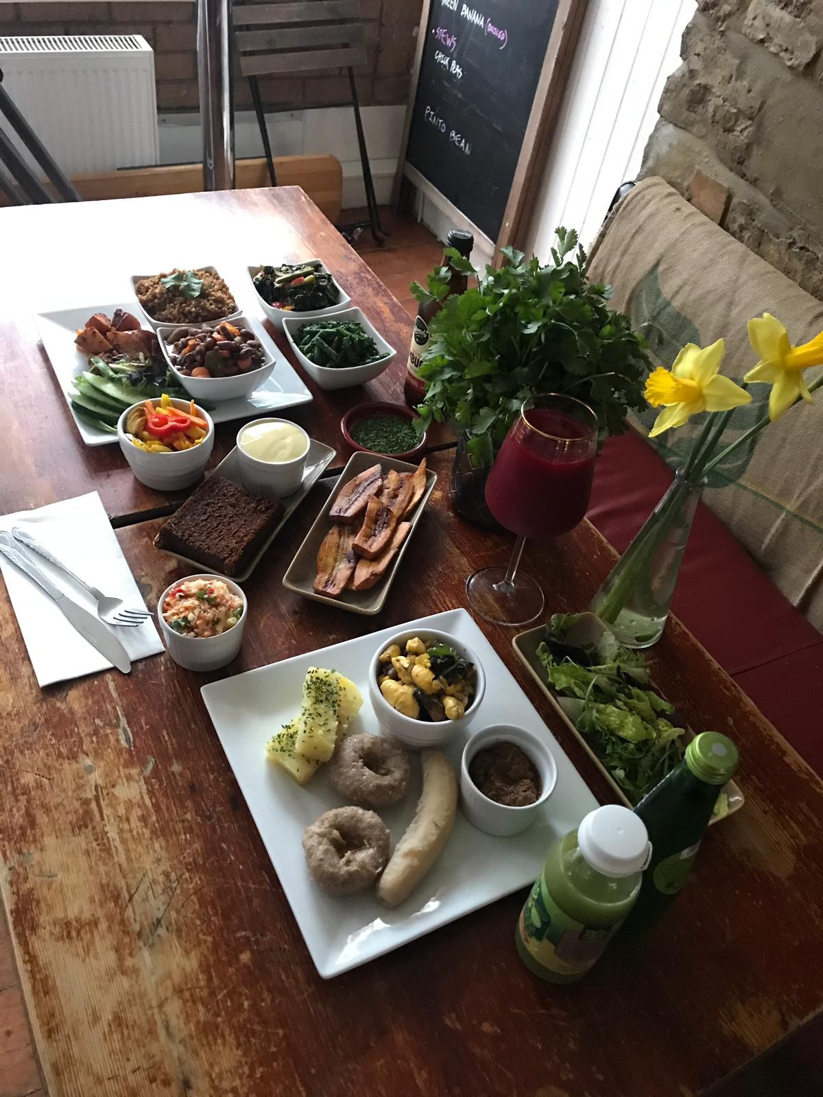 All Nations Vegan House: food & drinks