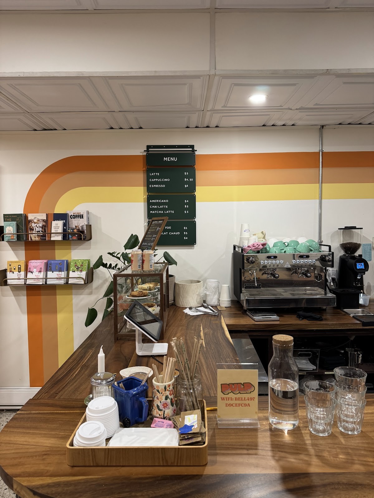 Librairie Pulp Books & Cafe: the place
