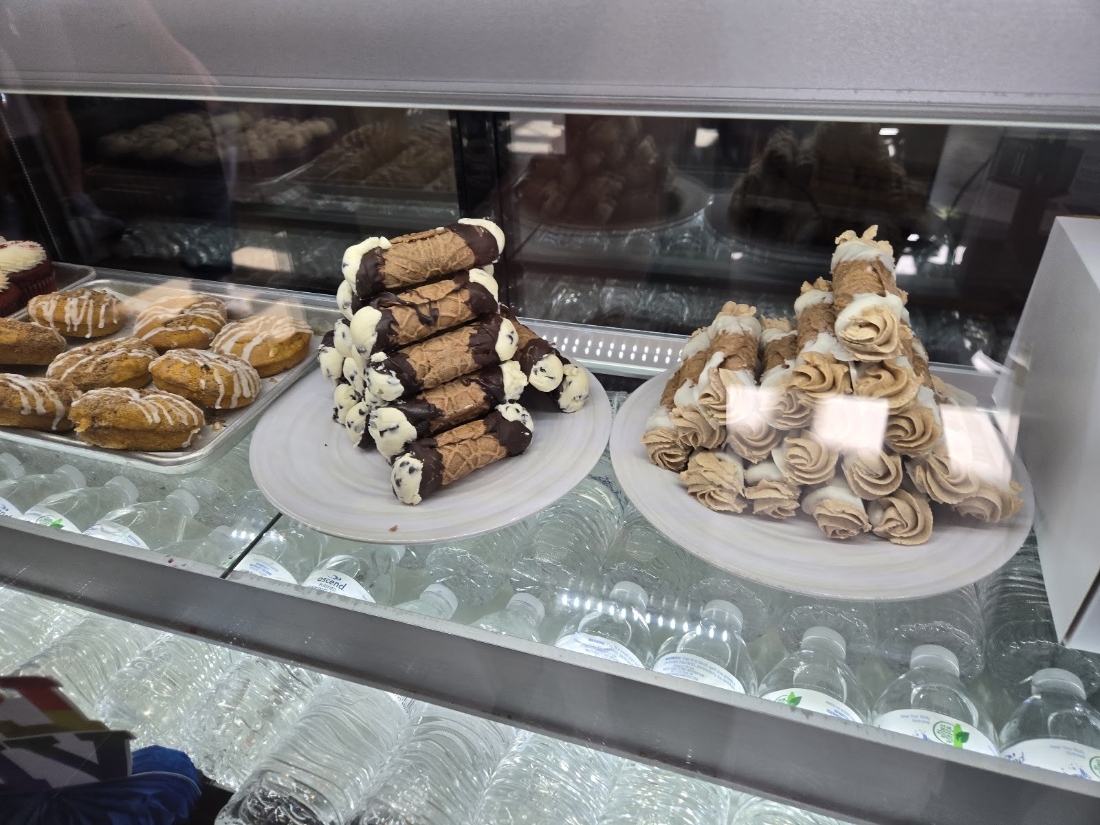 Jennifer Lee's Gourmet Bakery: food & drinks