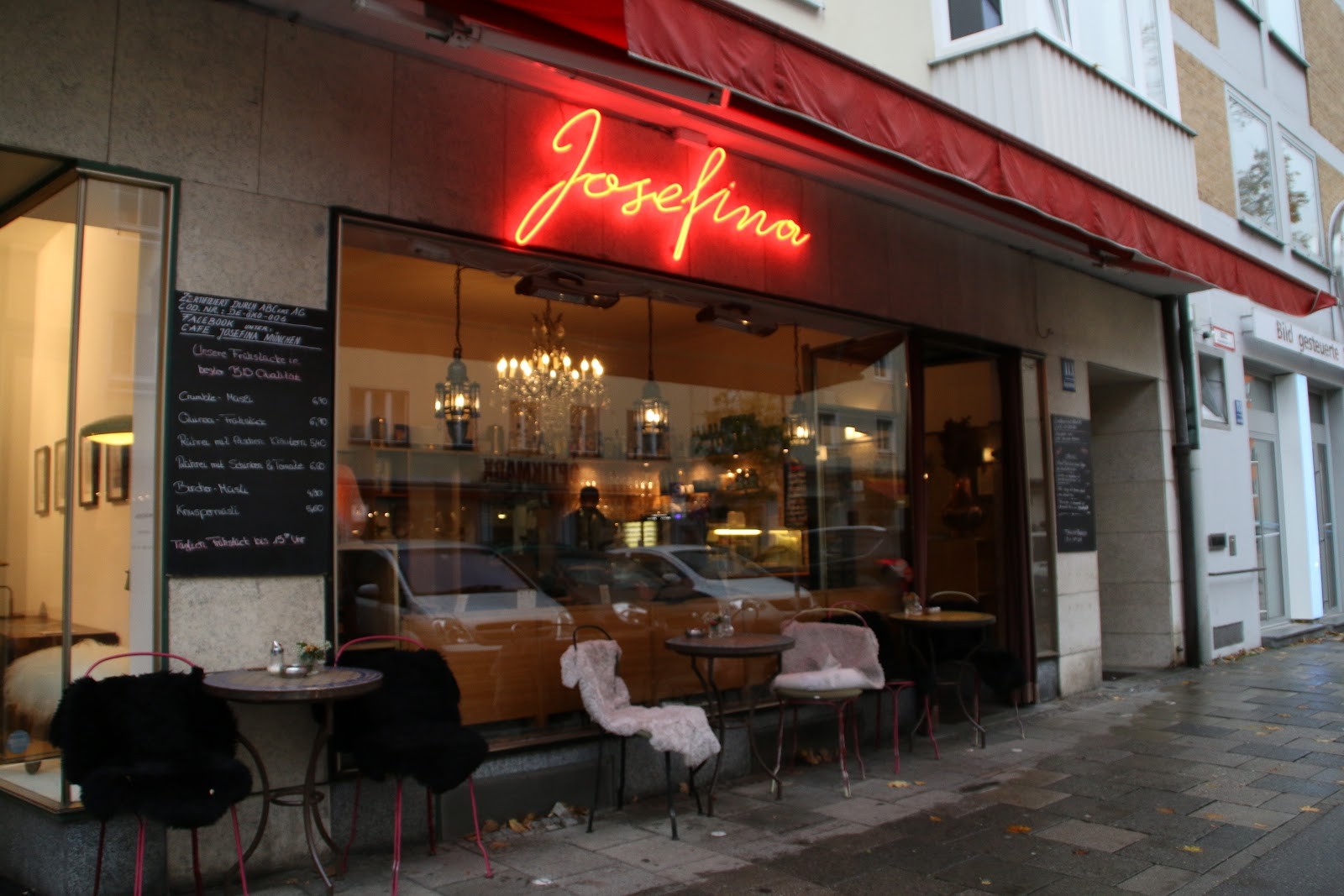 Café Josefina: the place