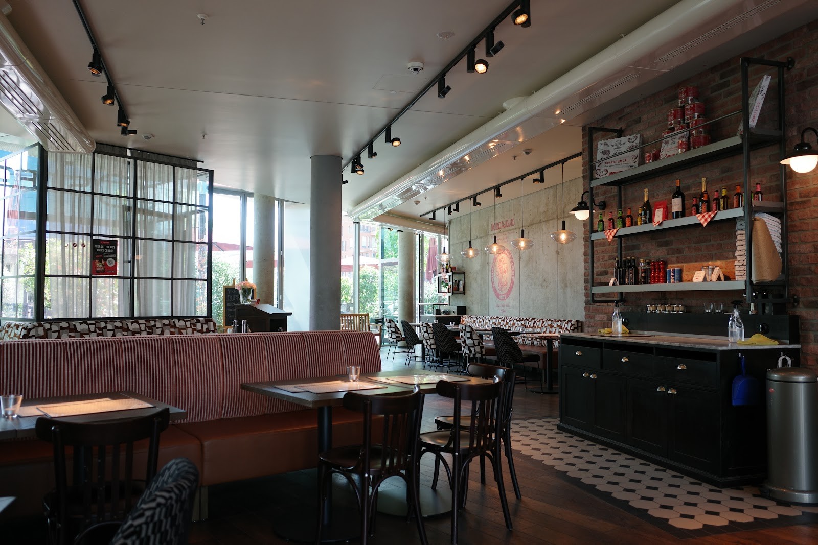 L'Osteria: the place