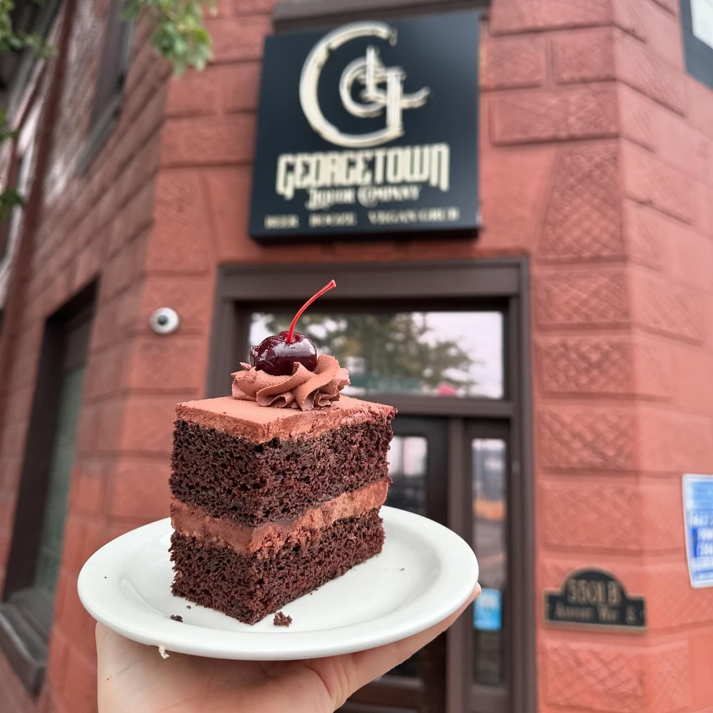 Georgetown Liquor Company: food & drinks
