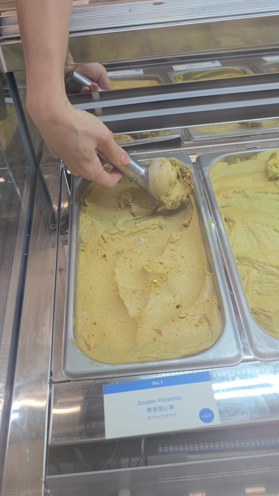 eee ice cream and bakes: food & drinks
