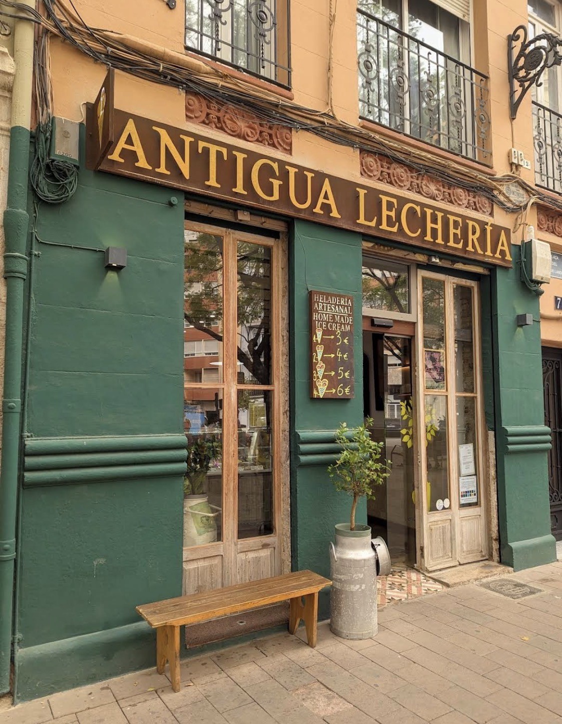 Antigua Lechería, Valencia: the place