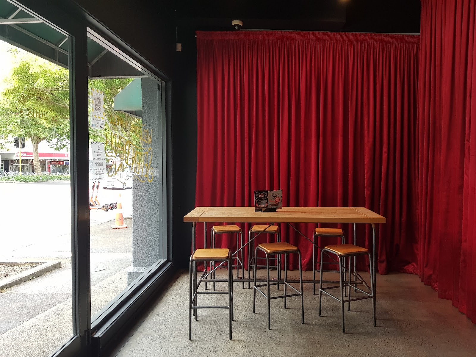 Hell Pizza Symonds St: the place