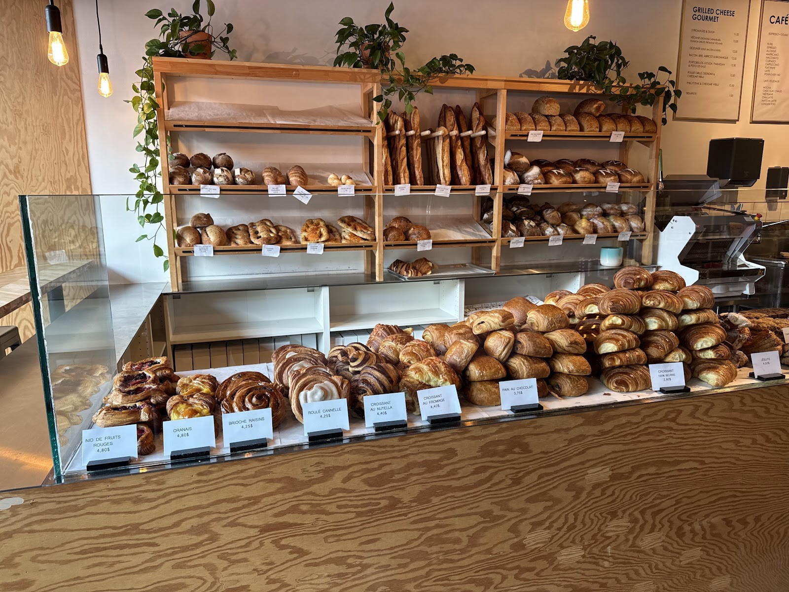 Mollo Boulangerie - Café: the place