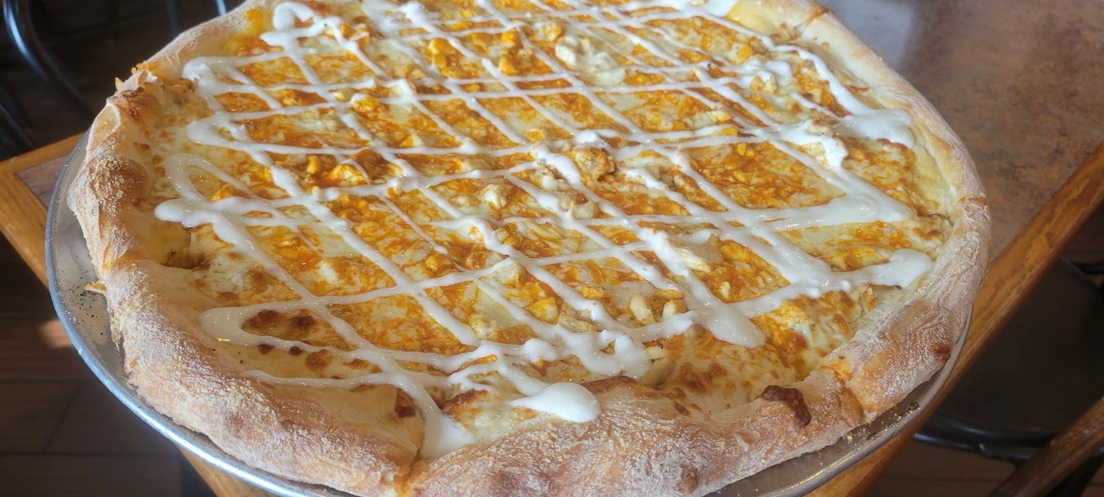 Uncle Oogie's Pizzeria & Specialty Sandwiches: food & drinks