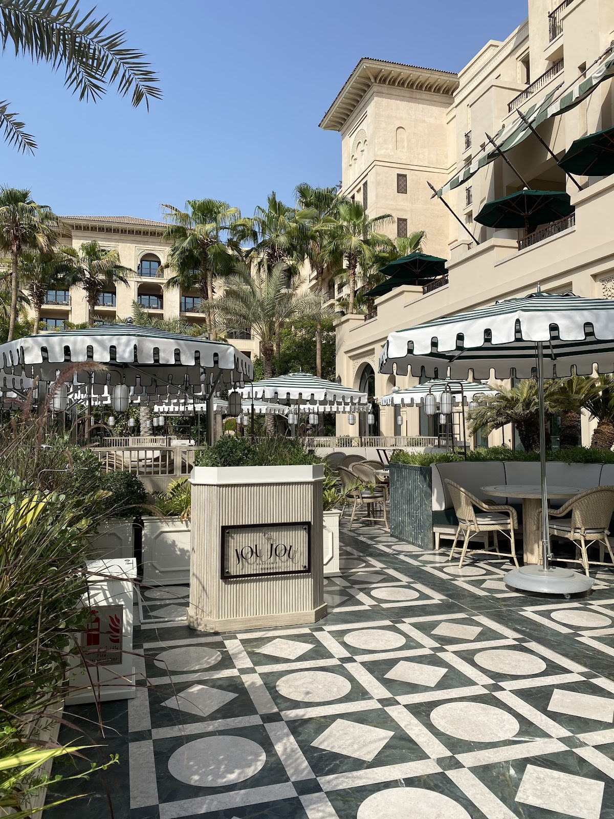 Jou Jou Brasserie: the place