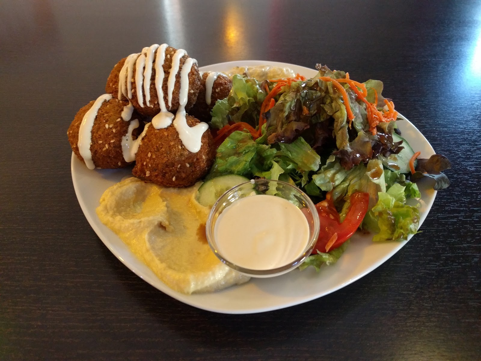 Kiez Falafel: food & drinks