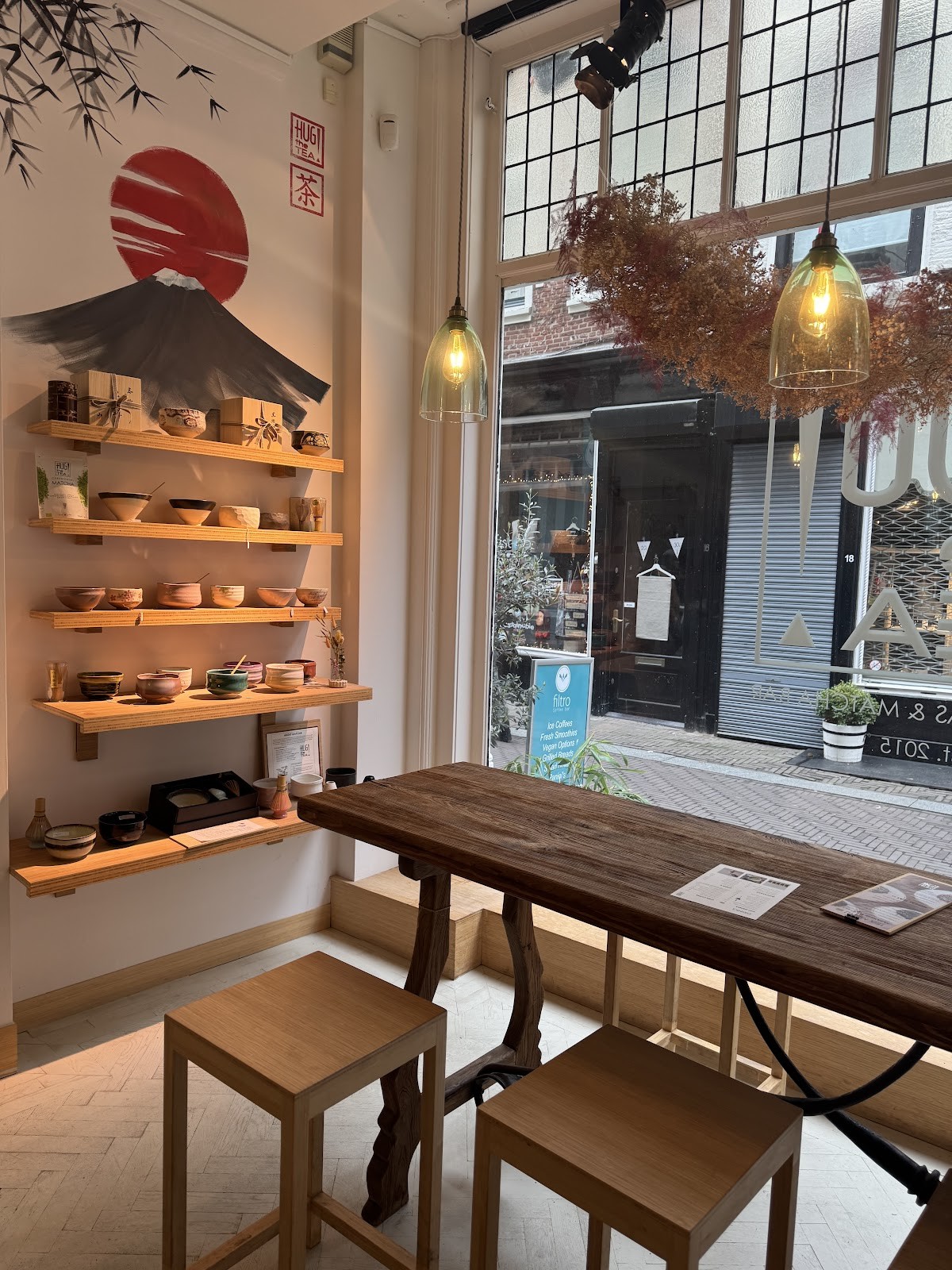 HUG THE TEA: the place