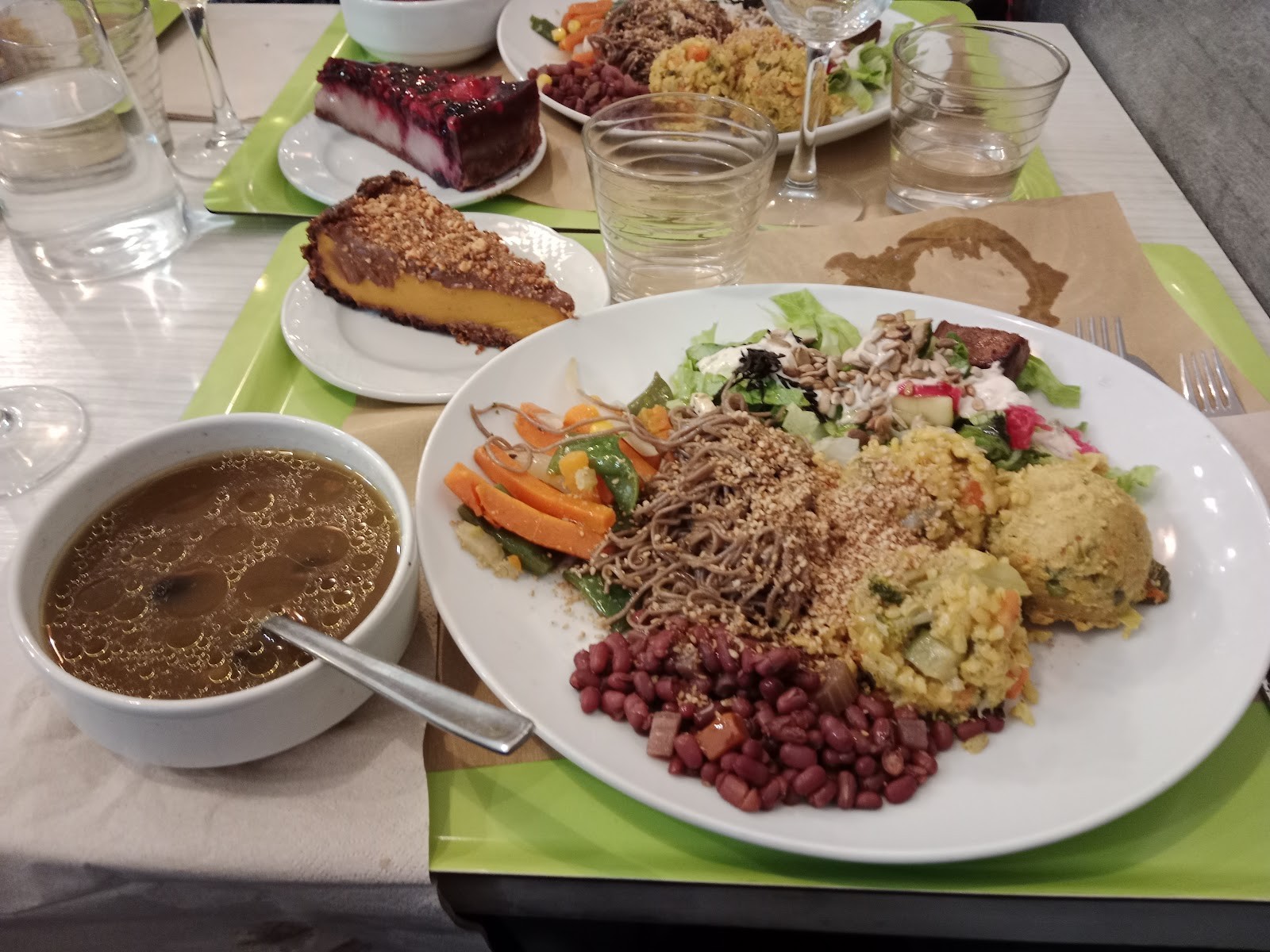 Restaurant Macrobiòtic Zen: food & drinks