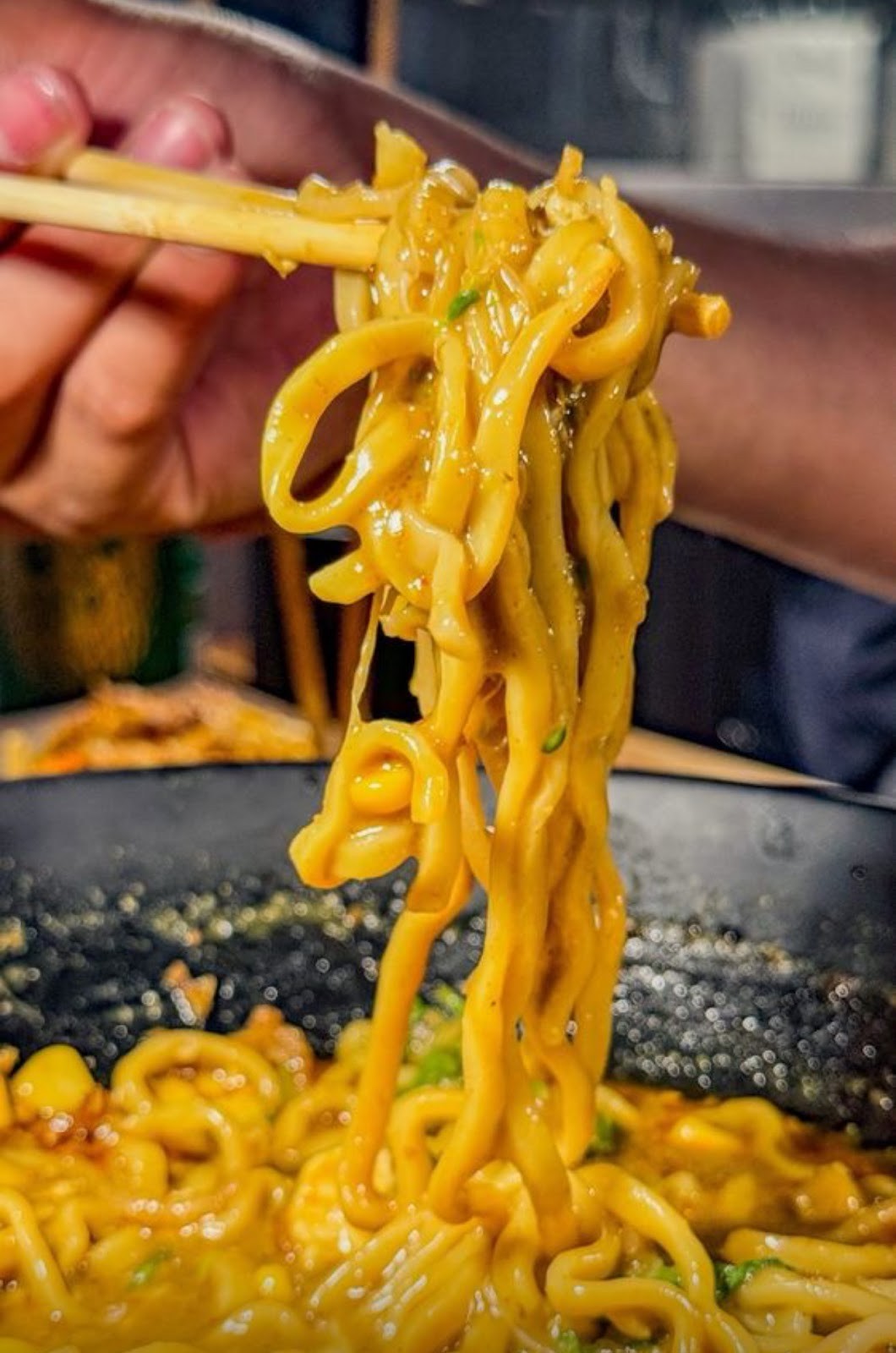 Redwhite Boneless Ramen: food & drinks