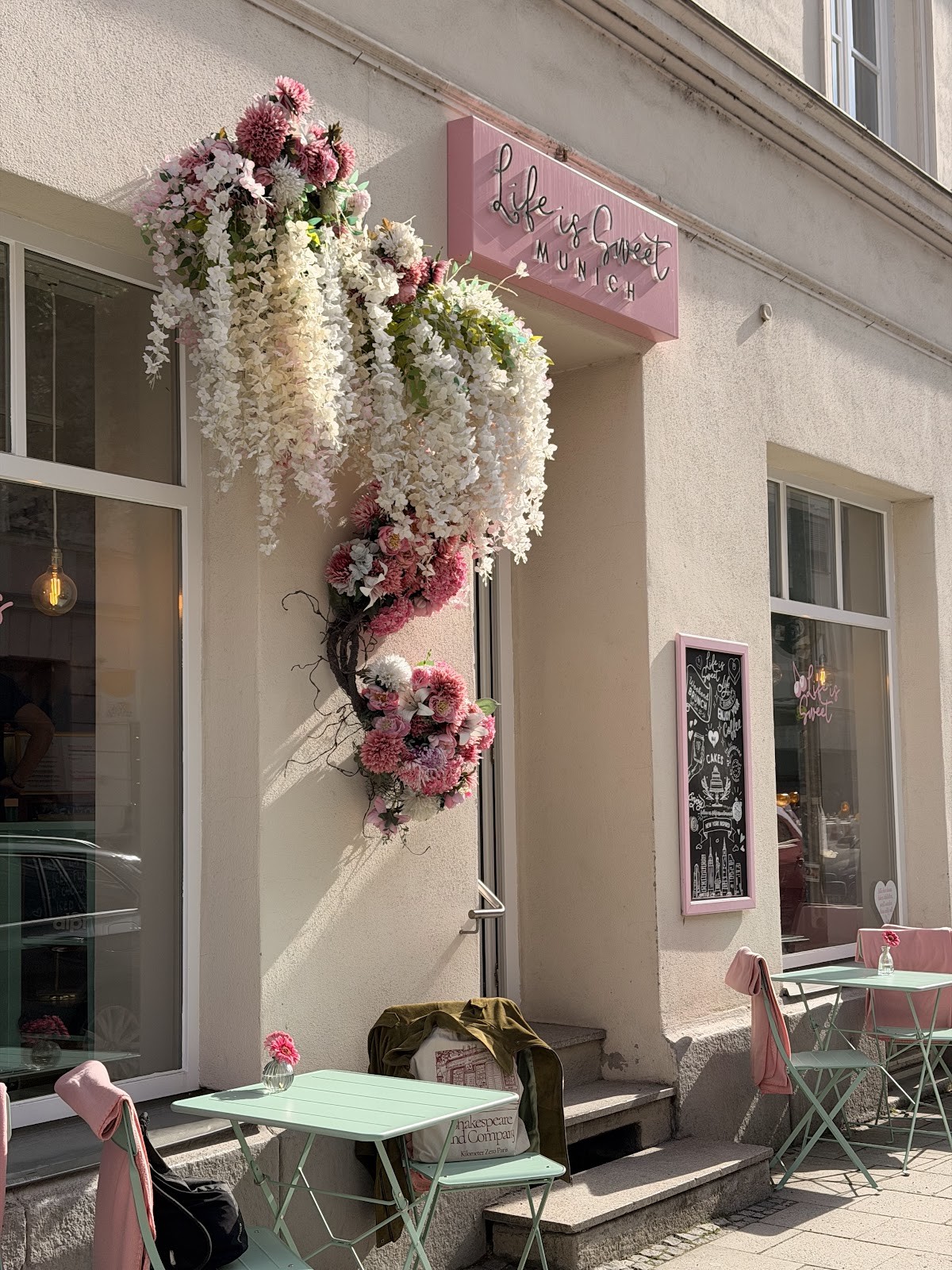Life is Sweet Munich - American Café & Bakery | Cheesecakes | Cakes | NY Cookies: the place